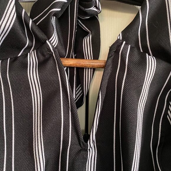 Biashe Black Striped Tie Halter Cropped Jumpsuit - Picture 4 of 10